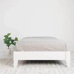 Queen Flannia Platform Bed White - Signature Design By Ashley